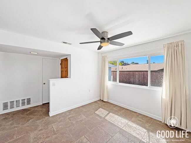 Building Photo - Beautiful 3BD/2BA House in Encanto W/ A/C, W/D, 2-Car Garage, Large Front & Backyard!