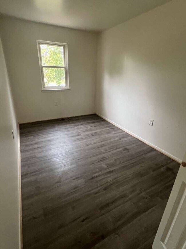 Building Photo - 8202 Tomlinson Ct