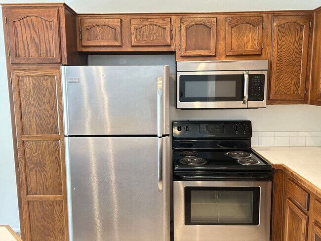 Building Photo - Spacious 2 Bedroom, 2 Bathroom Condo