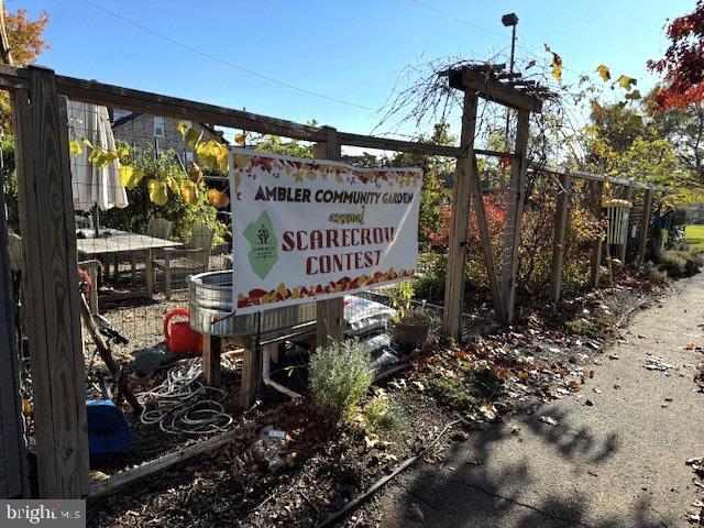 Building Photo - 251 Bannockburn Ave