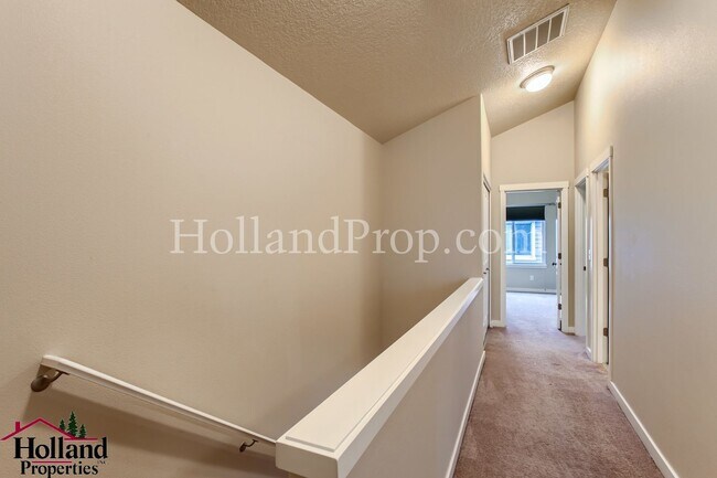 Building Photo - Beautiful Home With Balcony and Great Location! ** NEW PRICE $2,595 and REDUCED SECURITY DEPOSIT **