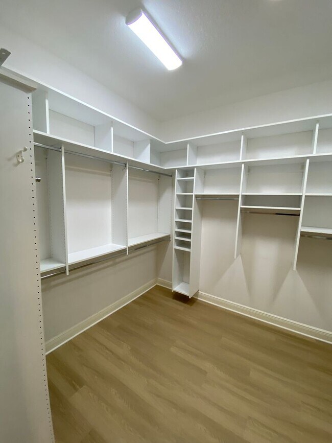 Building Photo - Spectacular and Luxurious Turnkey ANNUAL Lease in The Village of Bridgeport