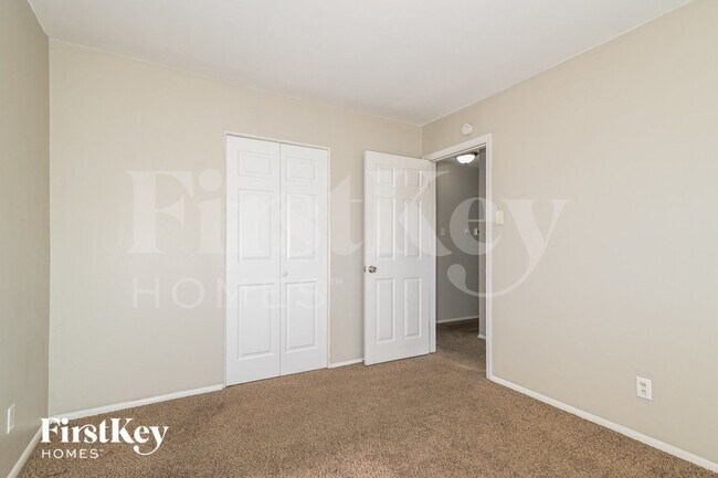 Building Photo - 1140 Estes Dr