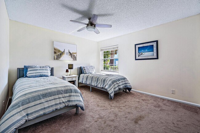 Building Photo - 1528 Ocean Dunes Cir