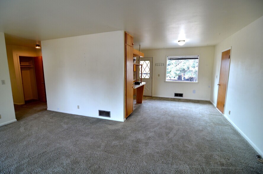 Building Photo - 1223 N 8th Ave