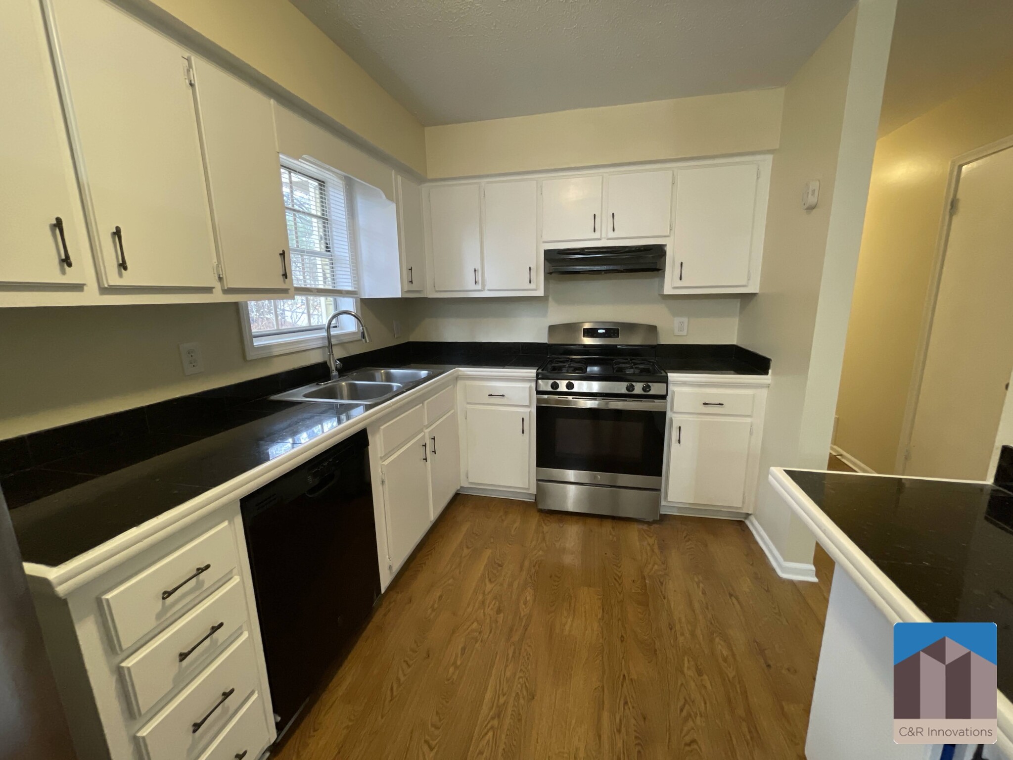 Building Photo - 2595 Woodland Dr NW