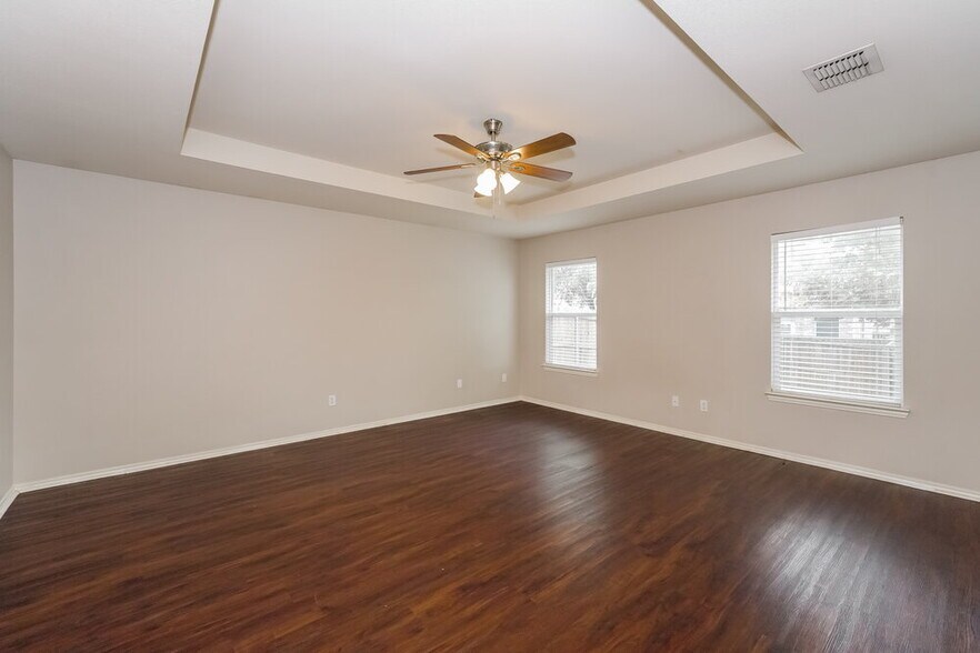 Building Photo - 1708 Diamond Lake Trail