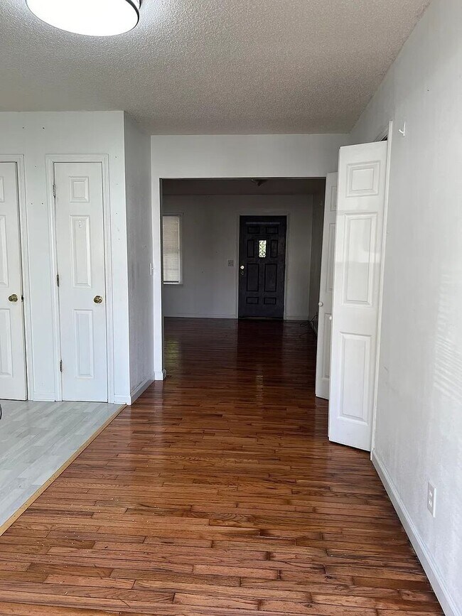 Building Photo - Charming Single Family Home in the Heart of Elizabethton