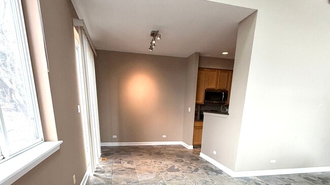 Building Photo - 3015 Kentshire Cir