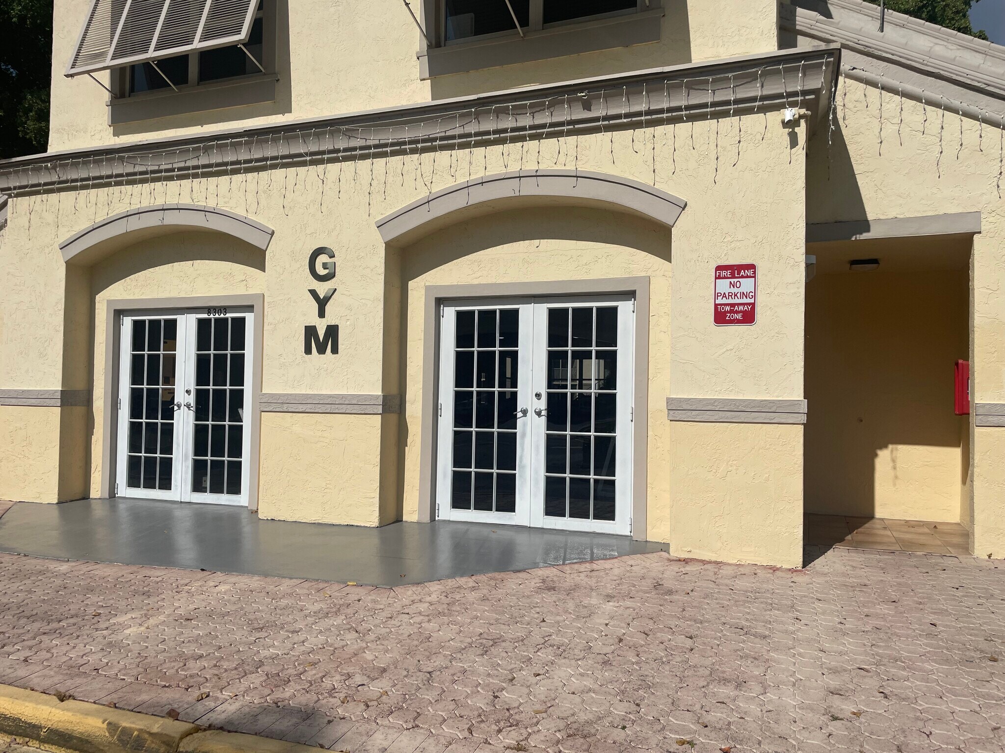 Building Photo - 8215 Lake Dr