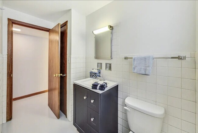 Building Photo - 2631 N 74th Ave