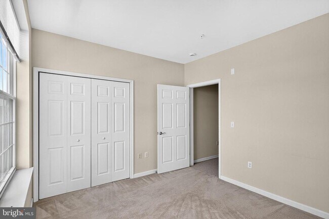 Building Photo - 1137 Halifax Pl