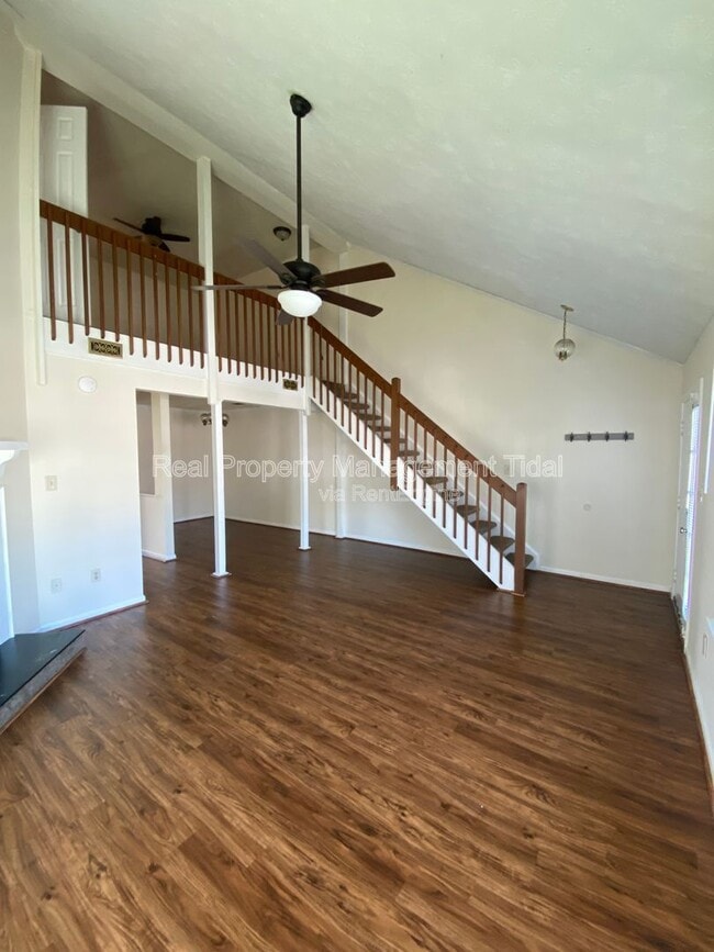 Building Photo - 10 Parkway Dr