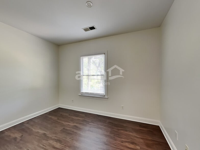 Building Photo - 8005 Red Oaks Trl