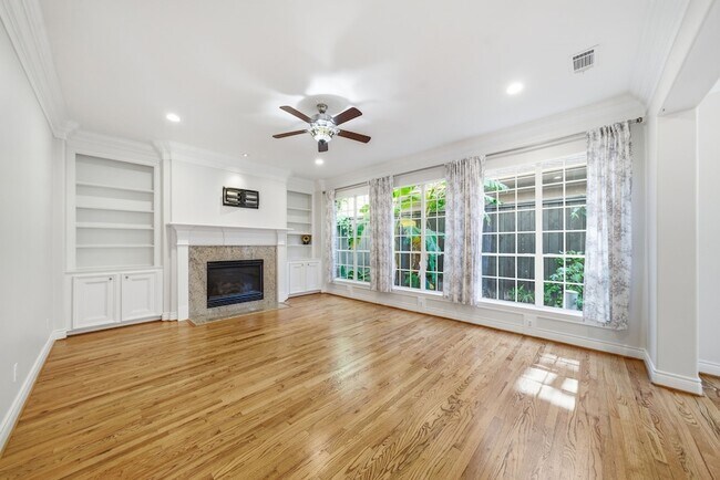 Building Photo - 3243 N Pemberton Cir Dr