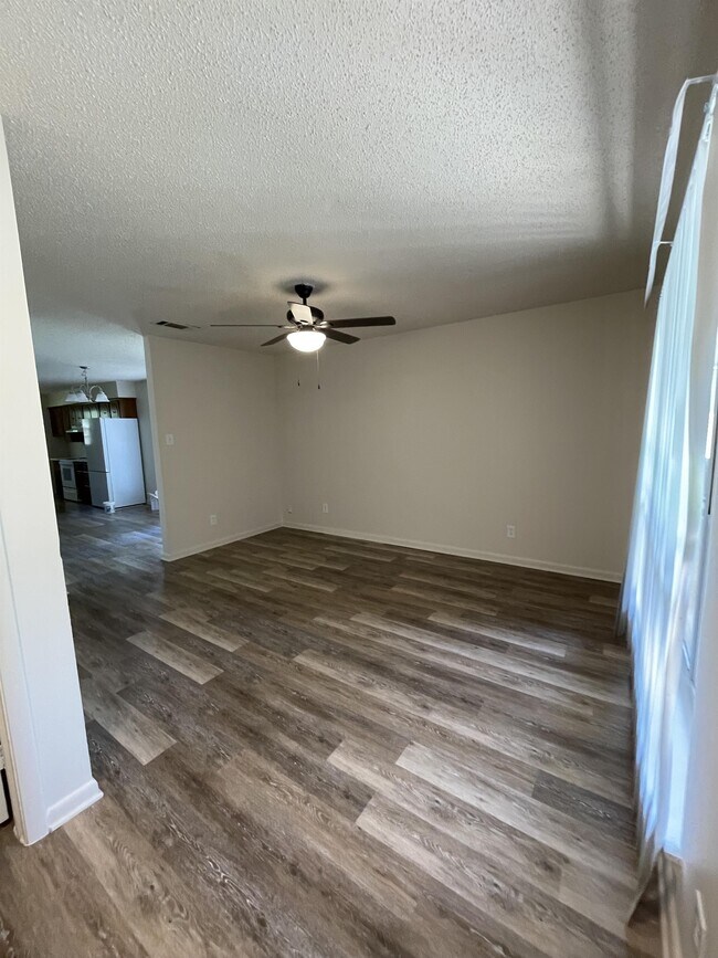 Building Photo - 8632 Northgate Dr