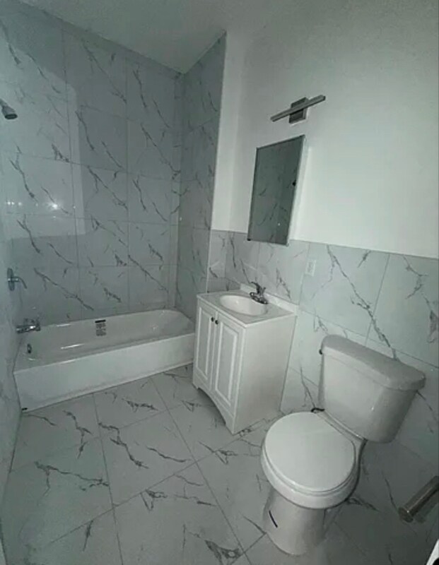 Building Photo - 25 Riverview Pl