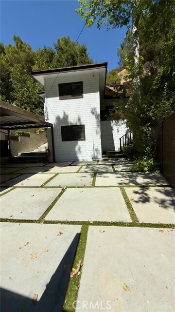 Building Photo - 1216 N Beverly Glen Blvd