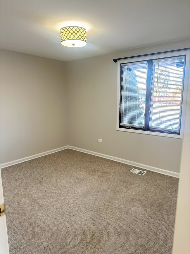 Building Photo - 4001 W 90th Pl