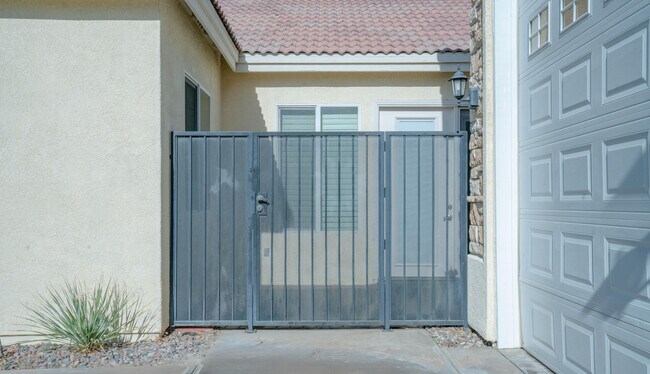 Building Photo - 49142 Barrymore St