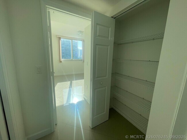 Building Photo - 1755 E Hallandale Beach Blvd