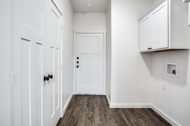 Building Photo - Modern 2-Bedroom Home with Low-Maintenance Turf