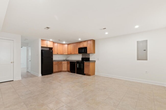 Building Photo - Charming One-Bedroom Basement Apartment