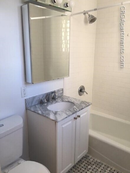 Building Photo - 64 Brattle St