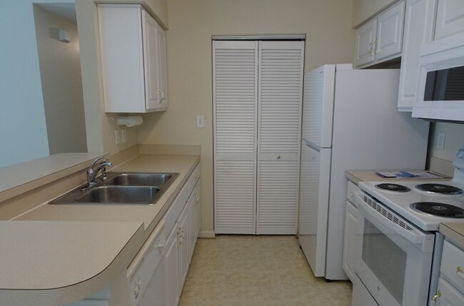 Building Photo - 2 Bedroom 2 bath rental in Bristol Commons...