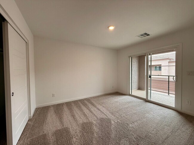 Building Photo - BRAND NEW 3 BED 2.5 BATH 2 BALCONY 2 CAR GARAGE TOWNHOUSE IN HENDERSON FOR RENT!!