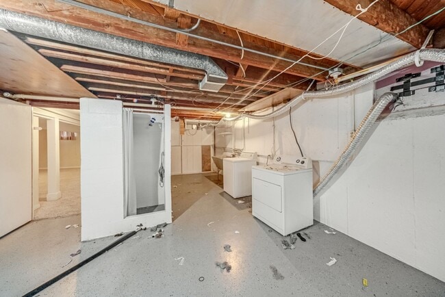 Building Photo - Charming 2-Bedroom Home with Bonus Space &...