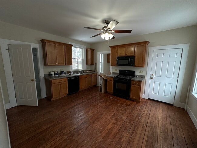 Building Photo - 1160 Boston Rd