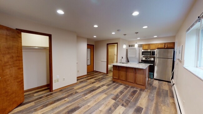 Building Photo - 120 E 13th Ave