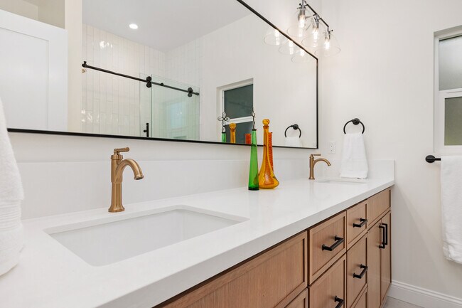 Building Photo - 1559 Rancho Serena