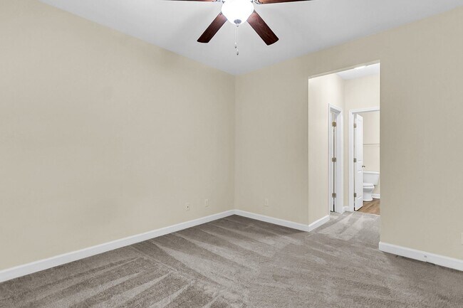 Building Photo - Beautiful FOUR bedroom townhome in Goose Creek!