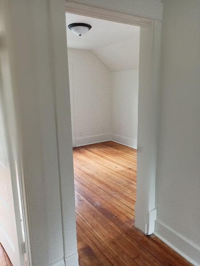 Building Photo - BUY ON CONTRACT MOVE IN READY! RENT TO OWN...
