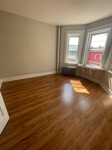 Primary Photo - 1161 Commonwealth Ave