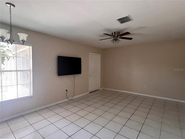 Building Photo - 3900 Oak Pointe Blvd