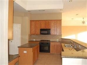 Building Photo - 9819 Lynnrose Springs Dr