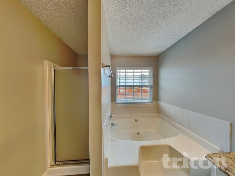 Building Photo - 11842 Registry Blvd