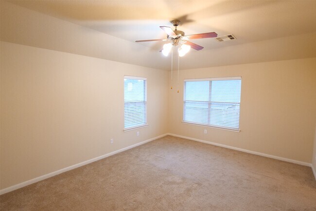 Building Photo - 26427 Longview Creek Dr