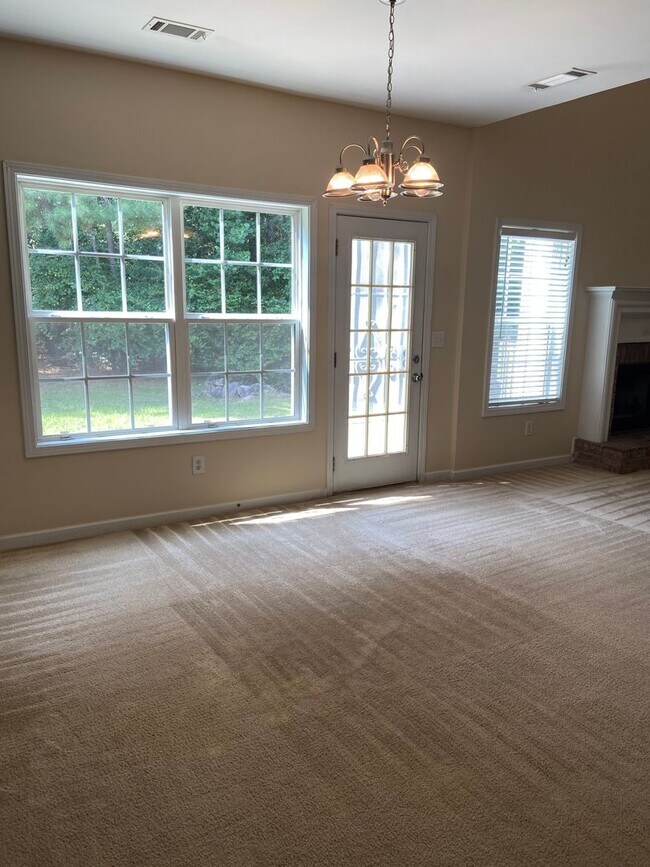 Building Photo - 4BR Home w/ Fireplace + 2-Car Garage in Snellville