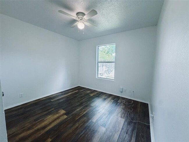 Building Photo - 9906 Hundred Oaks Cir