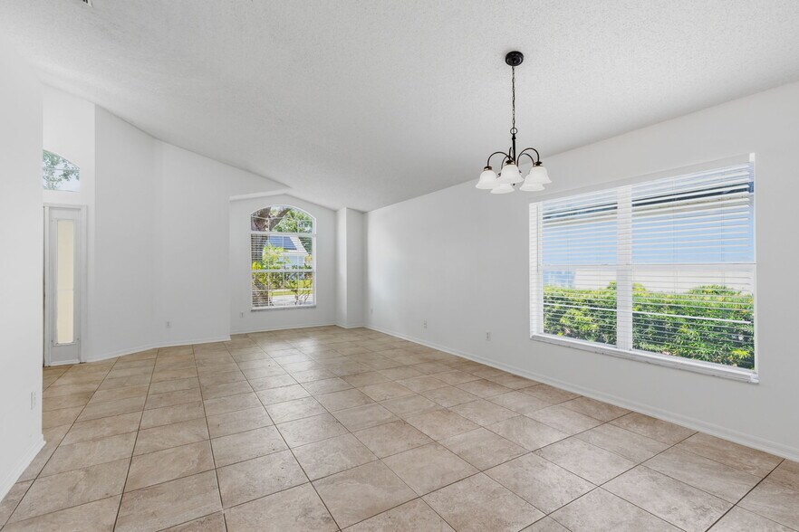 Building Photo - 8026 Waldorf Ct