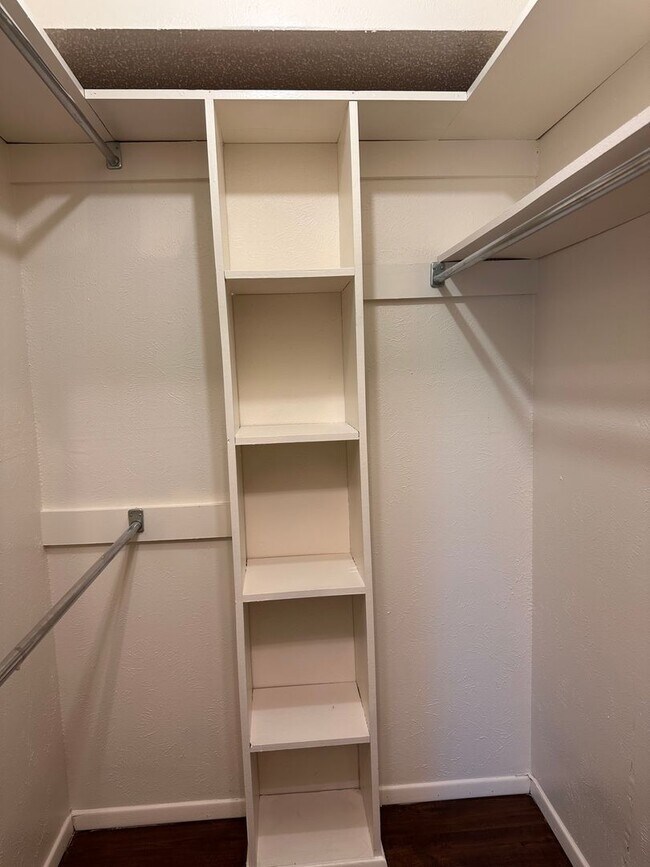 Building Photo - $1995 3 Bedroom 2 Bath 2 Car Garage in Arl...