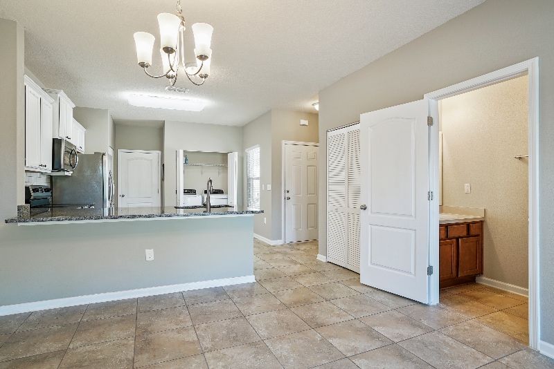 Building Photo - 727 Servia Dr