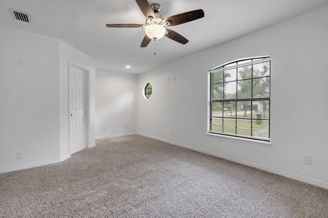 Building Photo - 172 Ann Cir