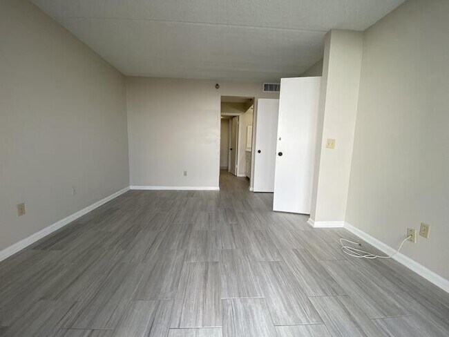 Building Photo - 275 1st St S