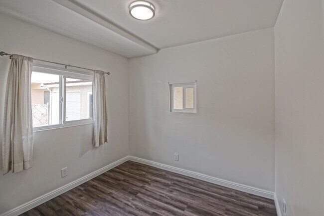 Building Photo - 11864 Manor Dr