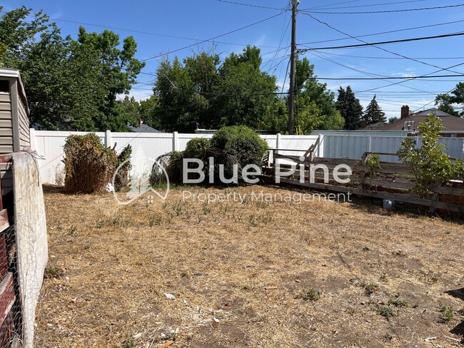 Building Photo - 1015 Russet St